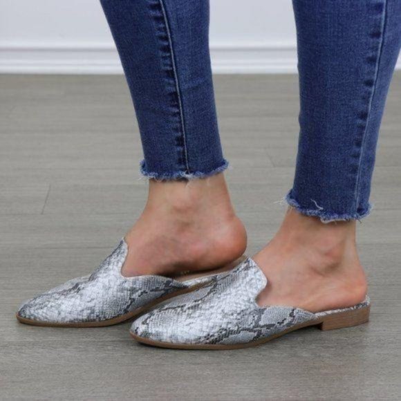 Snake Print Pointy Toe Slip On Mule Loafers - Picture 4 of 8